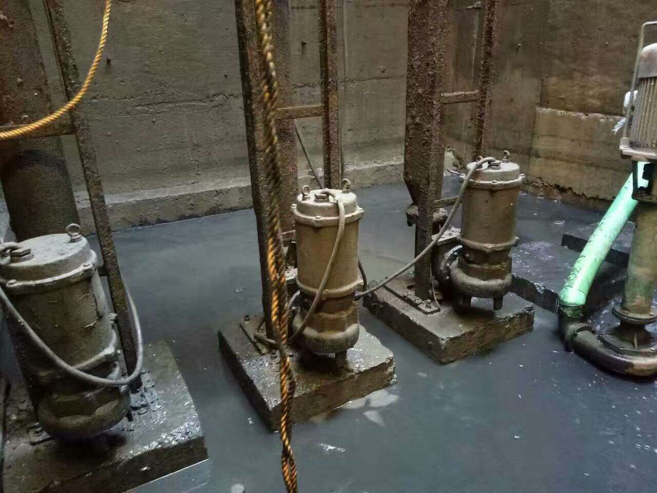 织金污水池清理