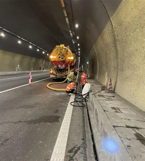 织金隧道排水渠清淤